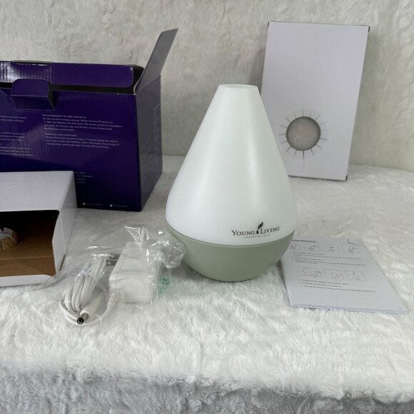 Young Living Dewdrop Essential Oil Ultrasonic Diffuser NIB Green - Picture 2 of 5